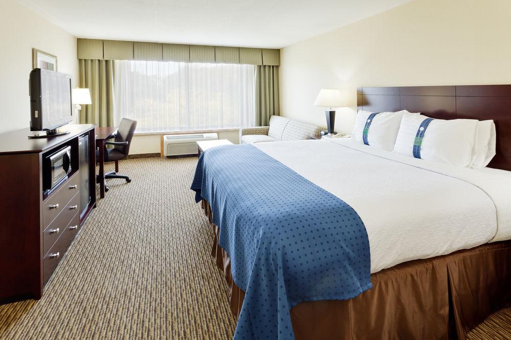 Fairfield Inn & Suites Springfield Enfield Bagian luar foto