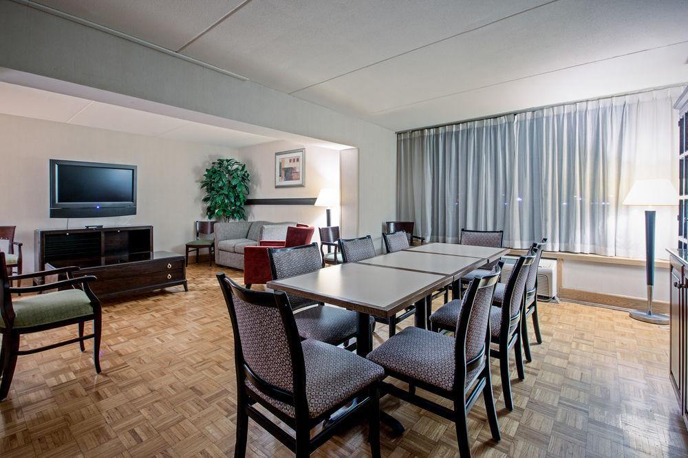 Fairfield Inn & Suites Springfield Enfield Bagian luar foto