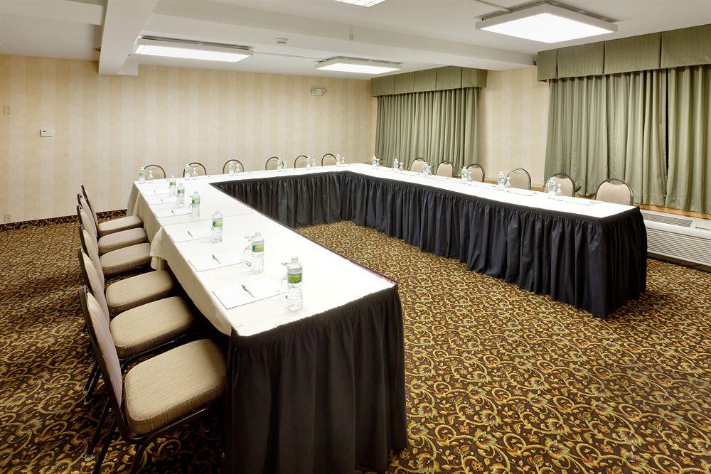 Fairfield Inn & Suites Springfield Enfield Bagian luar foto