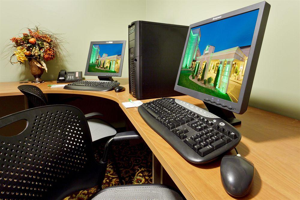 Fairfield Inn & Suites Springfield Enfield Bagian luar foto