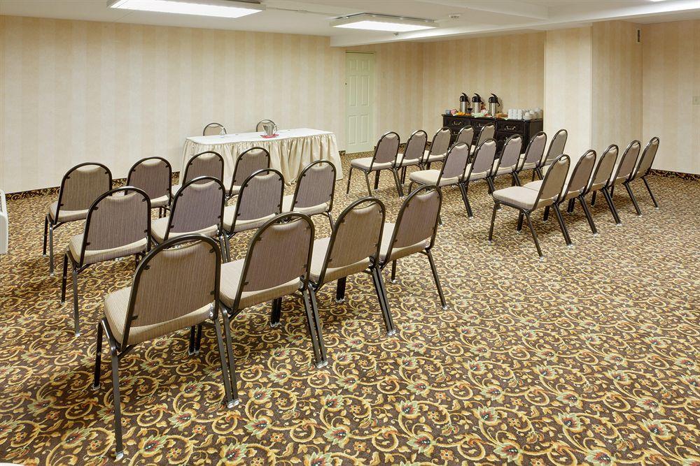 Fairfield Inn & Suites Springfield Enfield Bagian luar foto