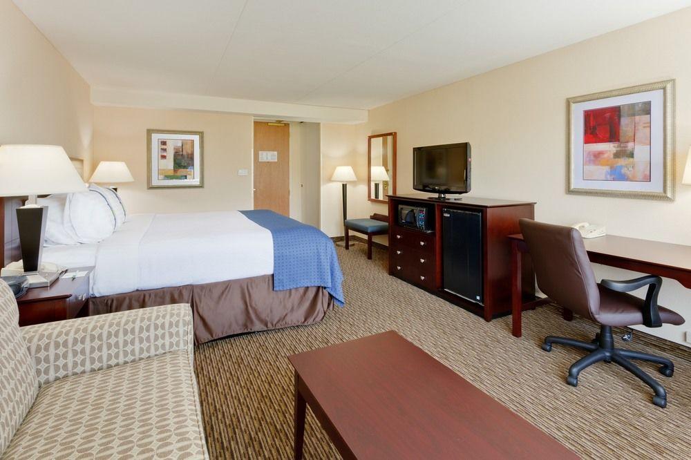 Fairfield Inn & Suites Springfield Enfield Bagian luar foto