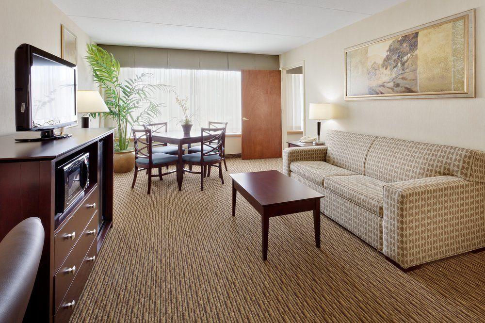 Fairfield Inn & Suites Springfield Enfield Bagian luar foto