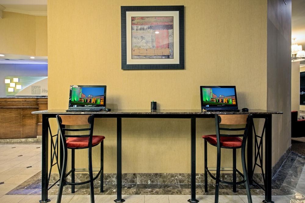 Fairfield Inn & Suites Springfield Enfield Bagian luar foto