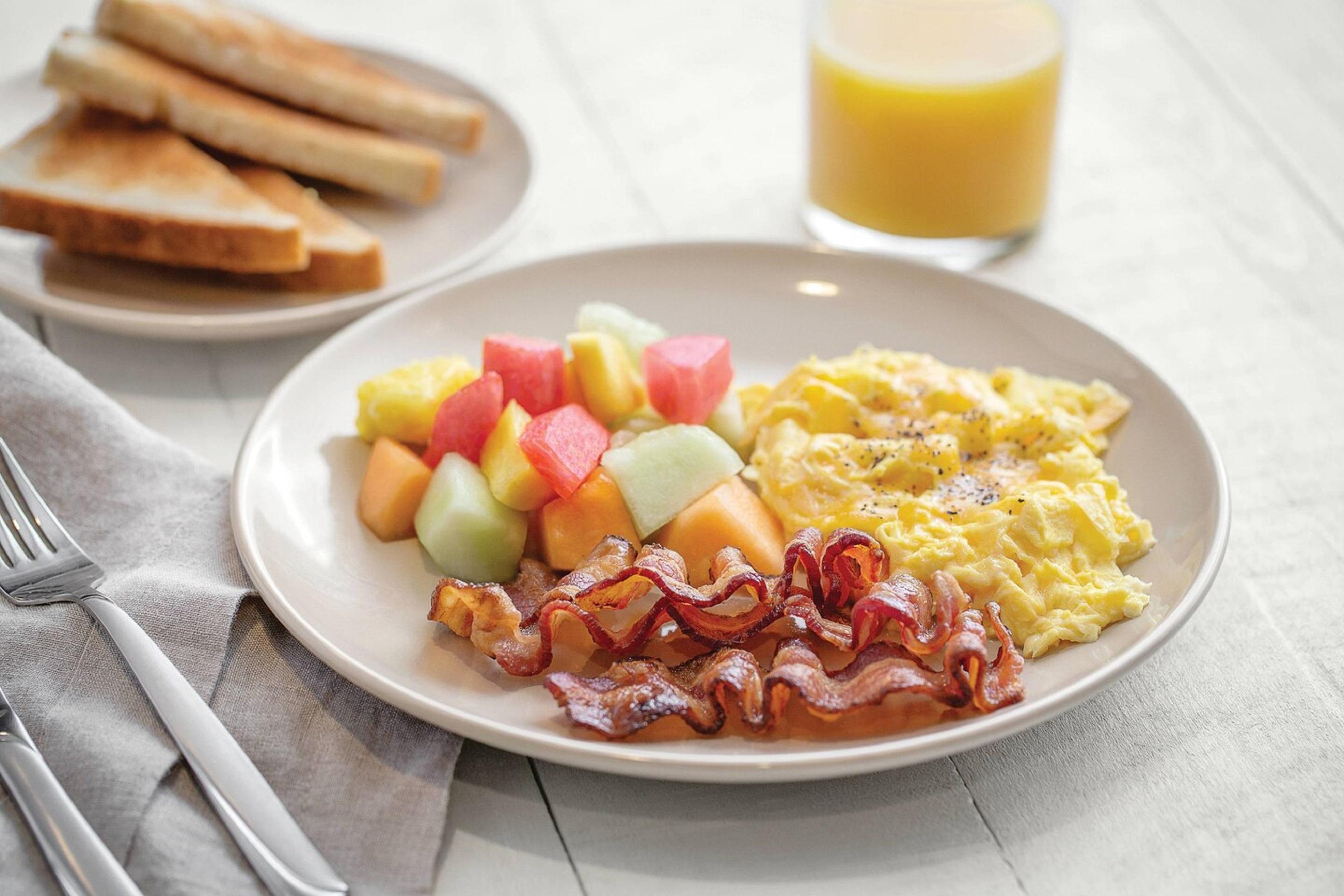 Fairfield Inn & Suites Springfield Enfield Bagian luar foto