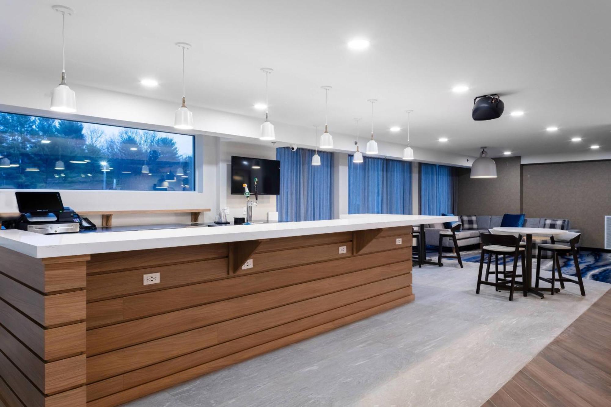 Fairfield Inn & Suites Springfield Enfield Bagian luar foto
