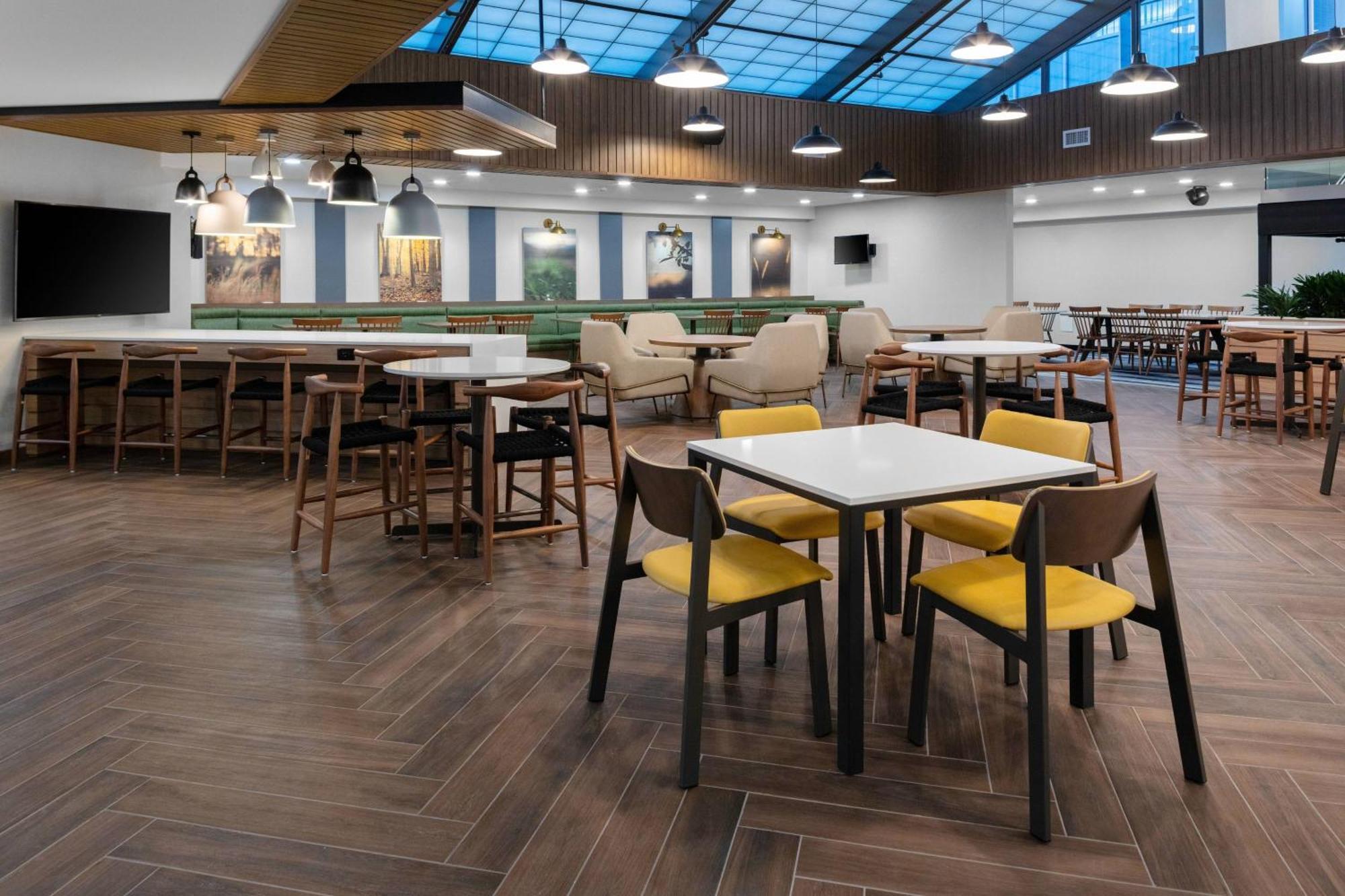 Fairfield Inn & Suites Springfield Enfield Bagian luar foto