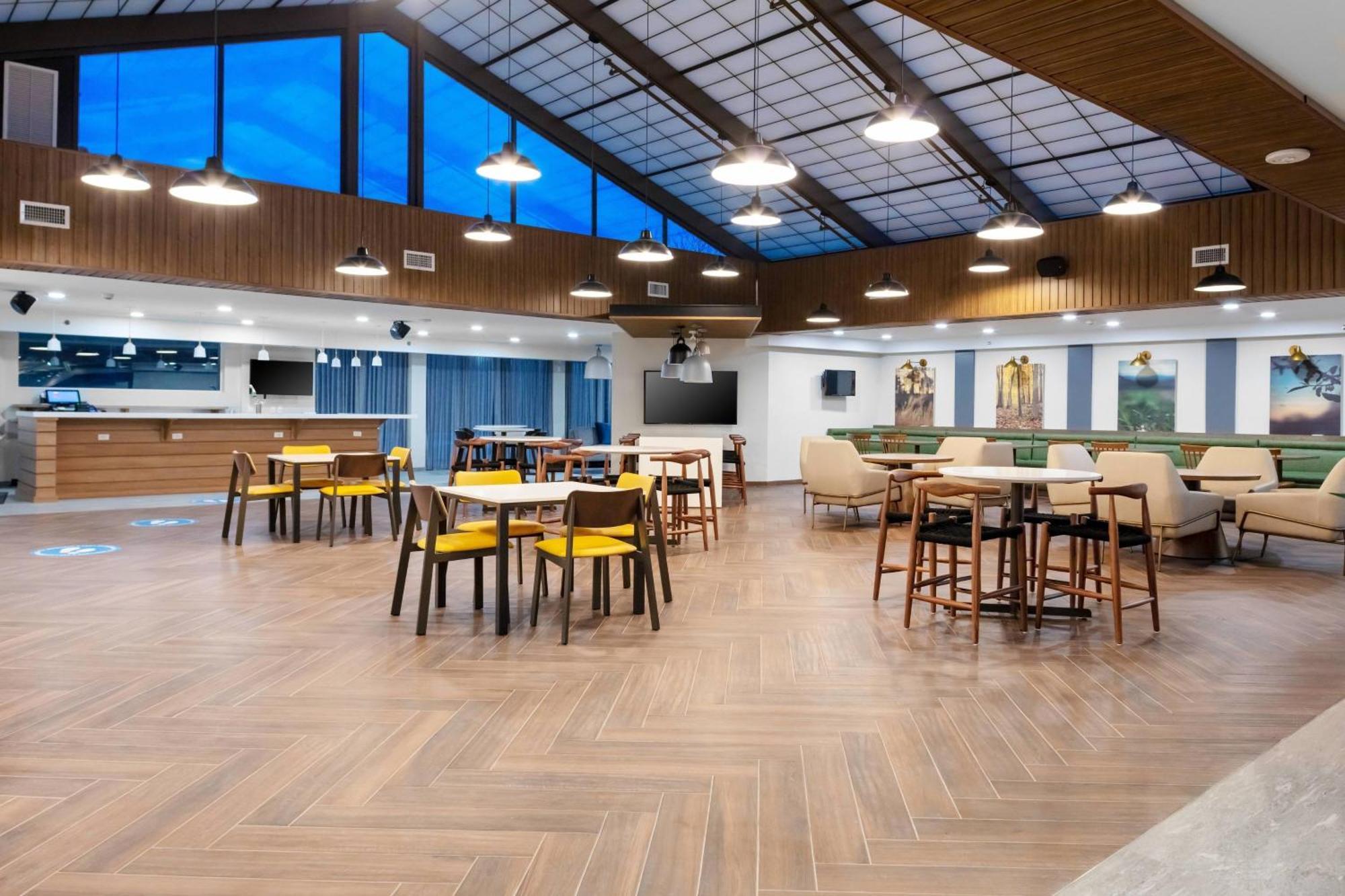 Fairfield Inn & Suites Springfield Enfield Bagian luar foto