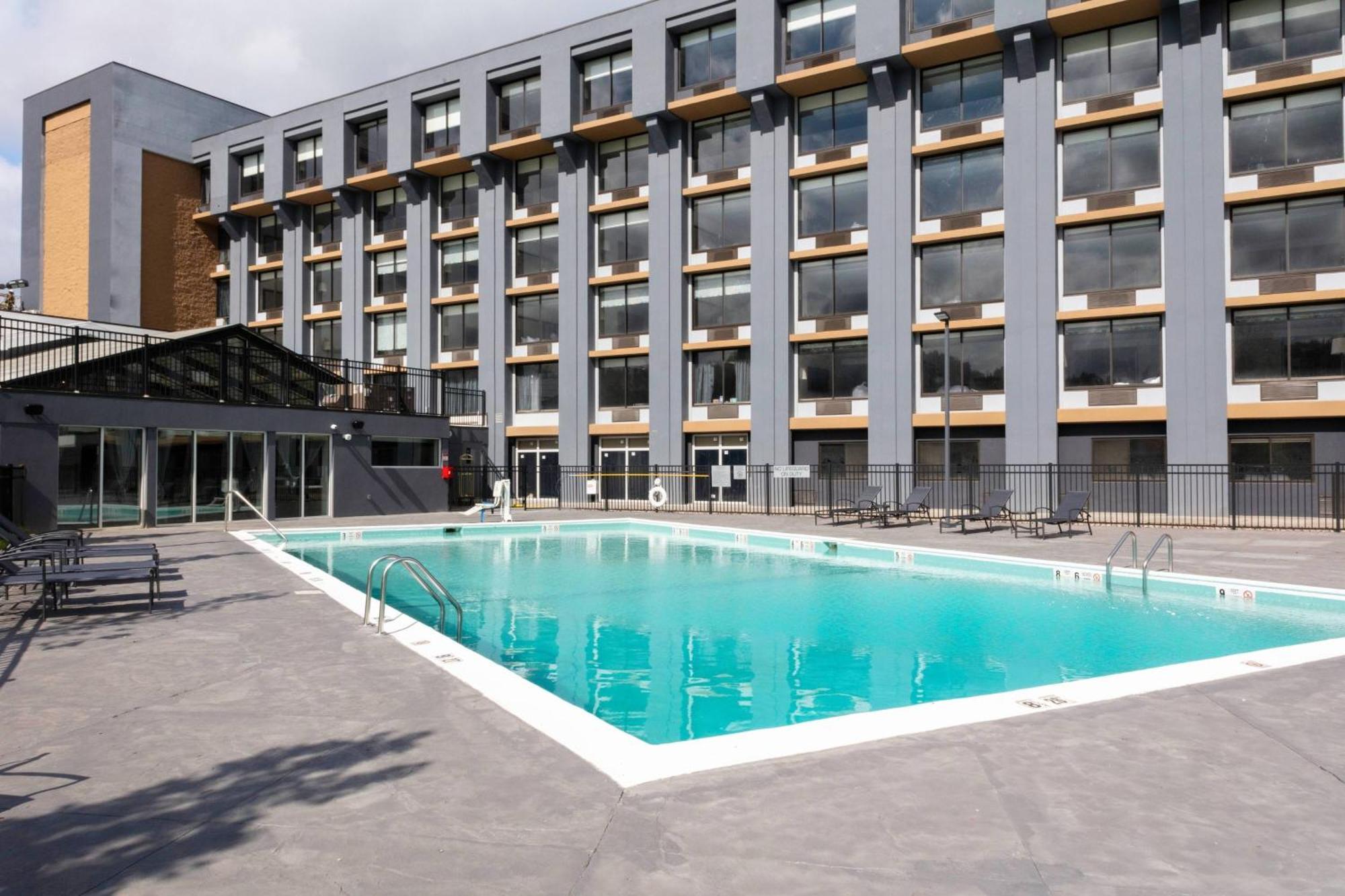 Fairfield Inn & Suites Springfield Enfield Bagian luar foto