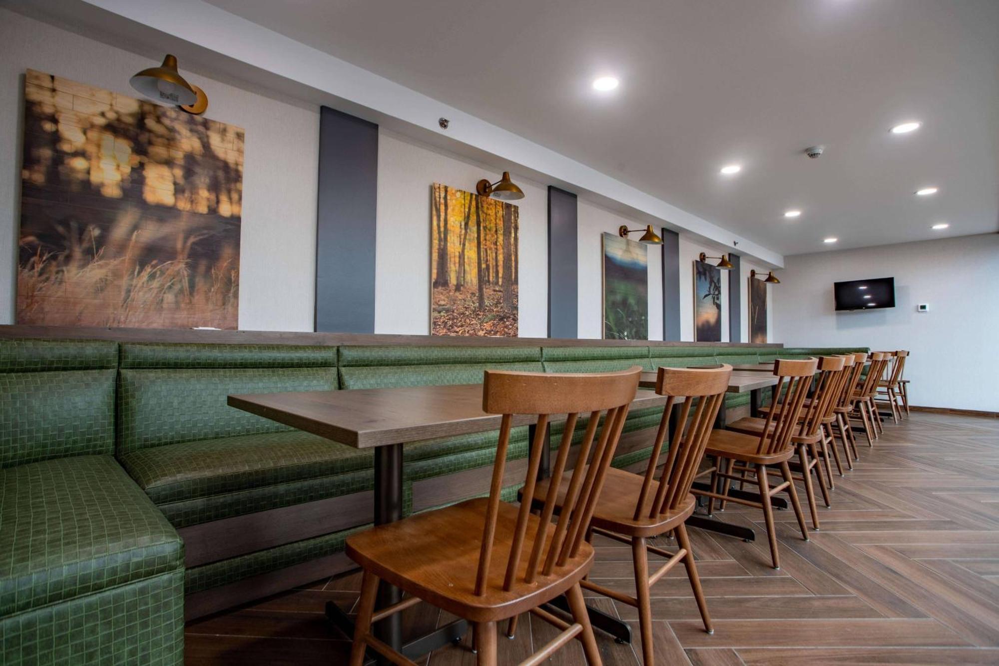 Fairfield Inn & Suites Springfield Enfield Bagian luar foto